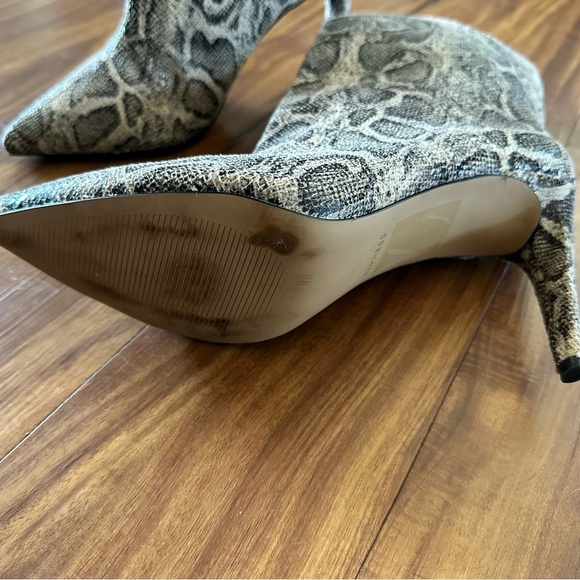 Express Snakeskin print pointy toe boots Size: 9 - Picture 3 of 4